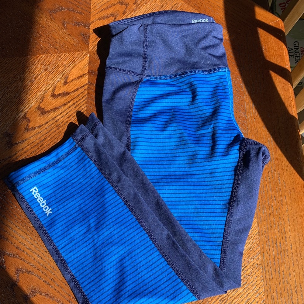 Reebok Sz S Workout Capri Leggings